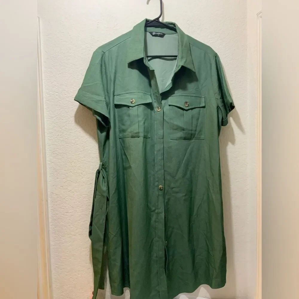 Pretty Garden army green Dress shirt with Belt Size L